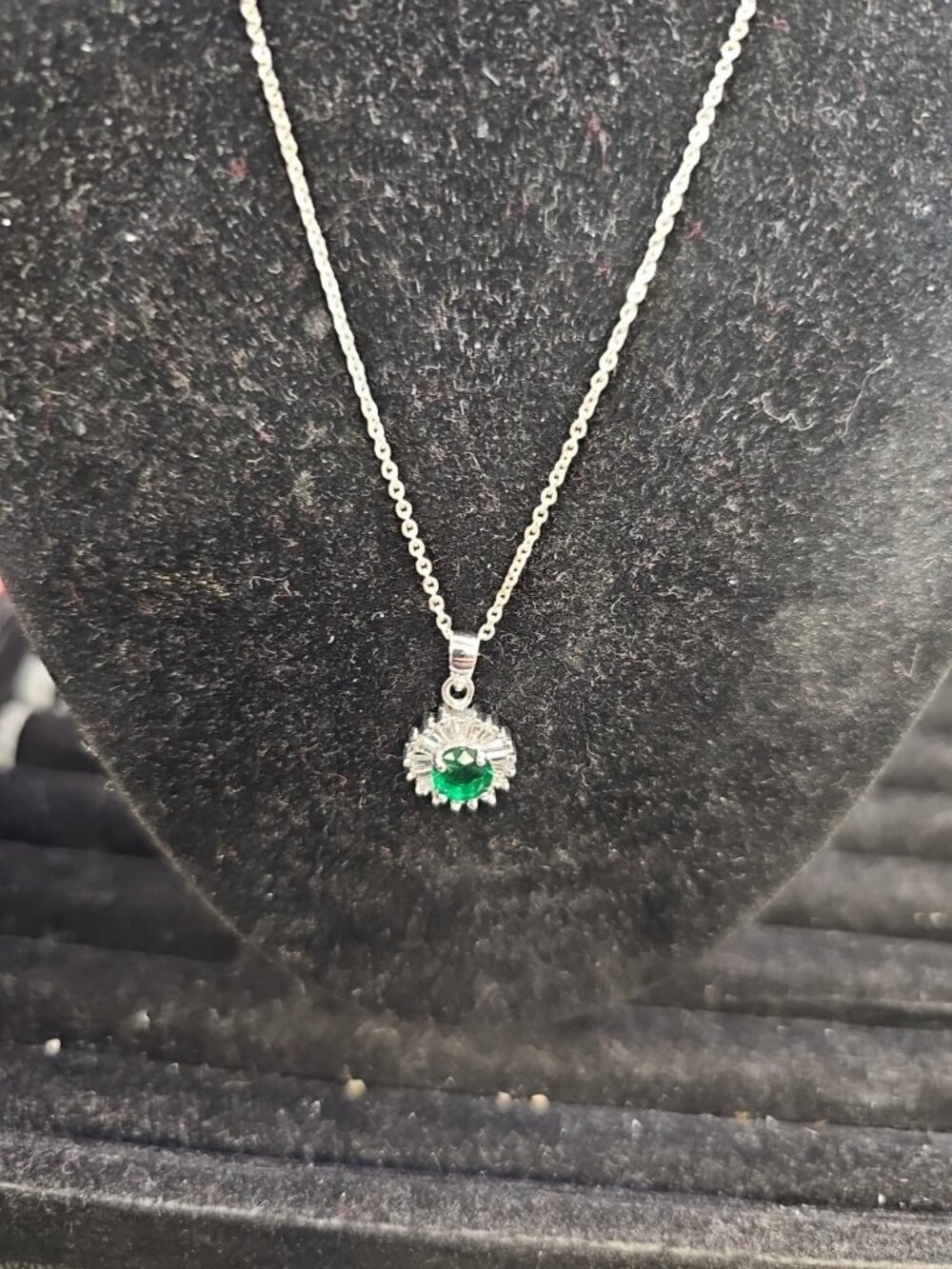 sterling silver necklace 18 inch. 925silver Spring Ring Clasp Halo pendant Cubic